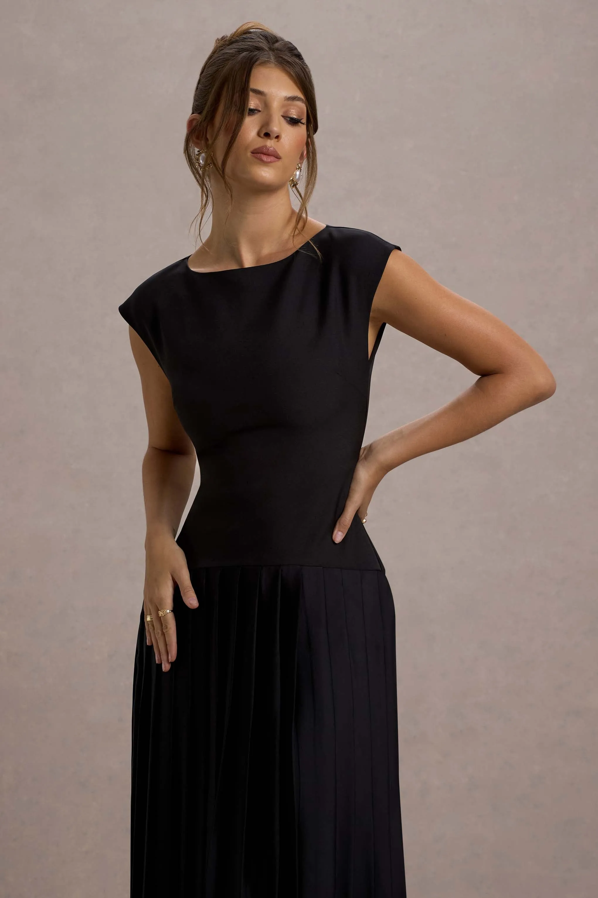 Arna | Black Boat-Neck Pleated Maxi Dress Club L London
