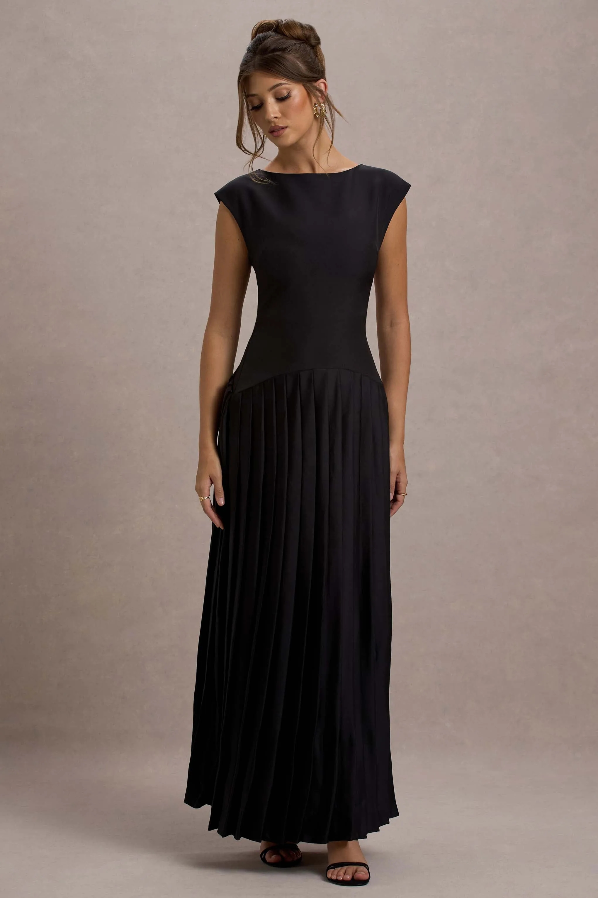 Arna | Black Boat-Neck Pleated Maxi Dress Club L London