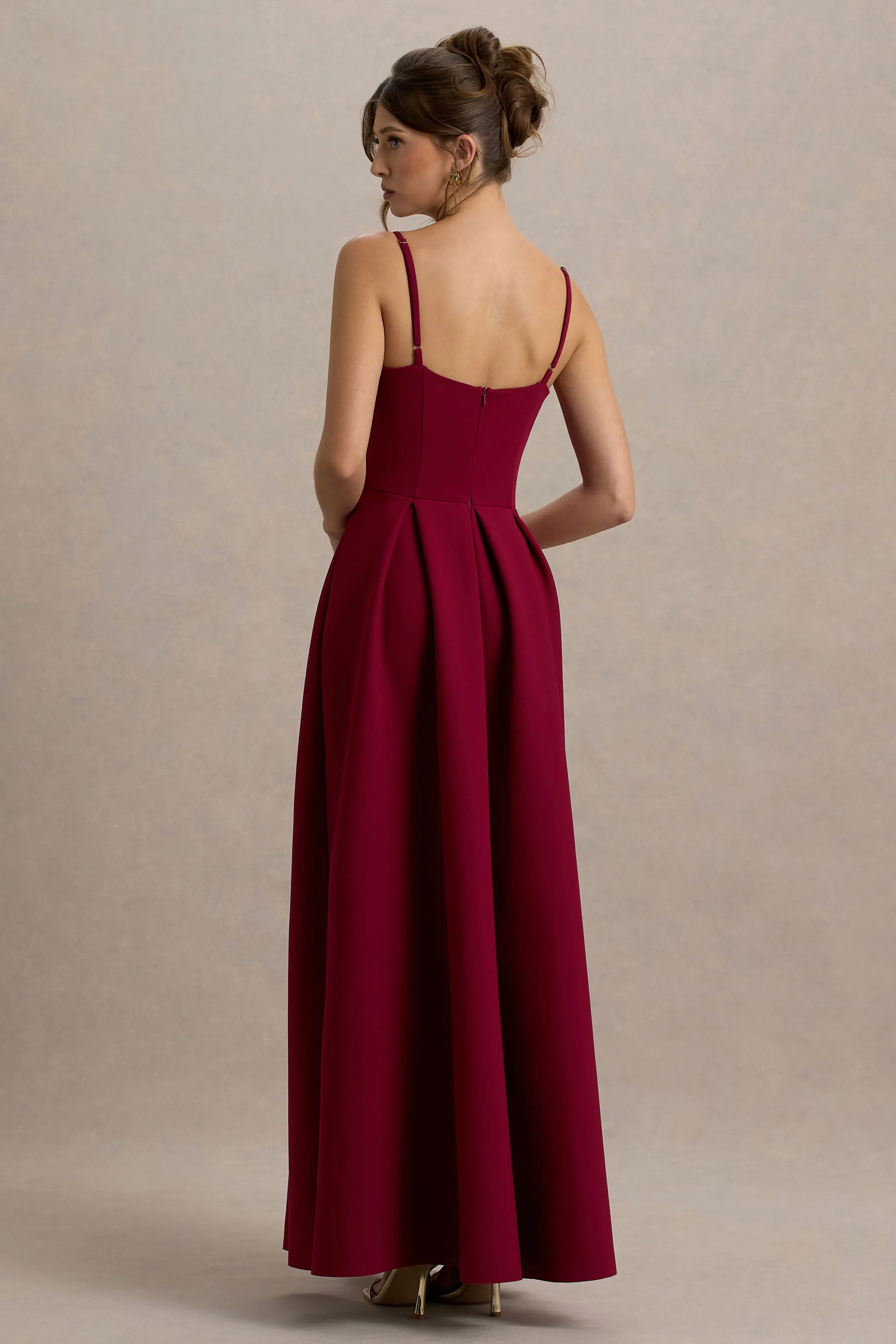 Bambina | Burgundy Scoop-Neck Pleated Maxi Dress Club L London