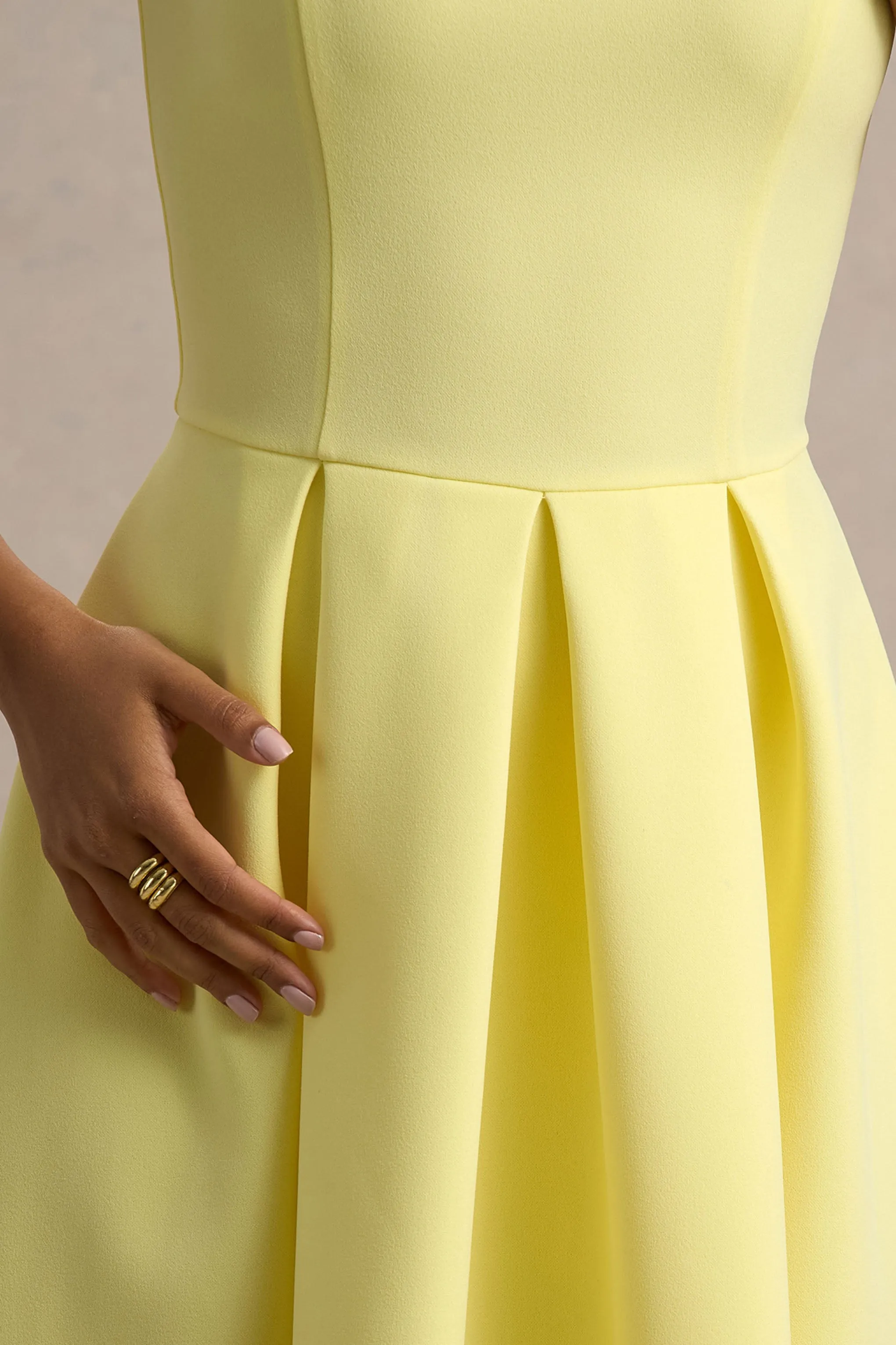 Bambina | Lemon Scoop-Neck Pleated Maxi Dress Club L London