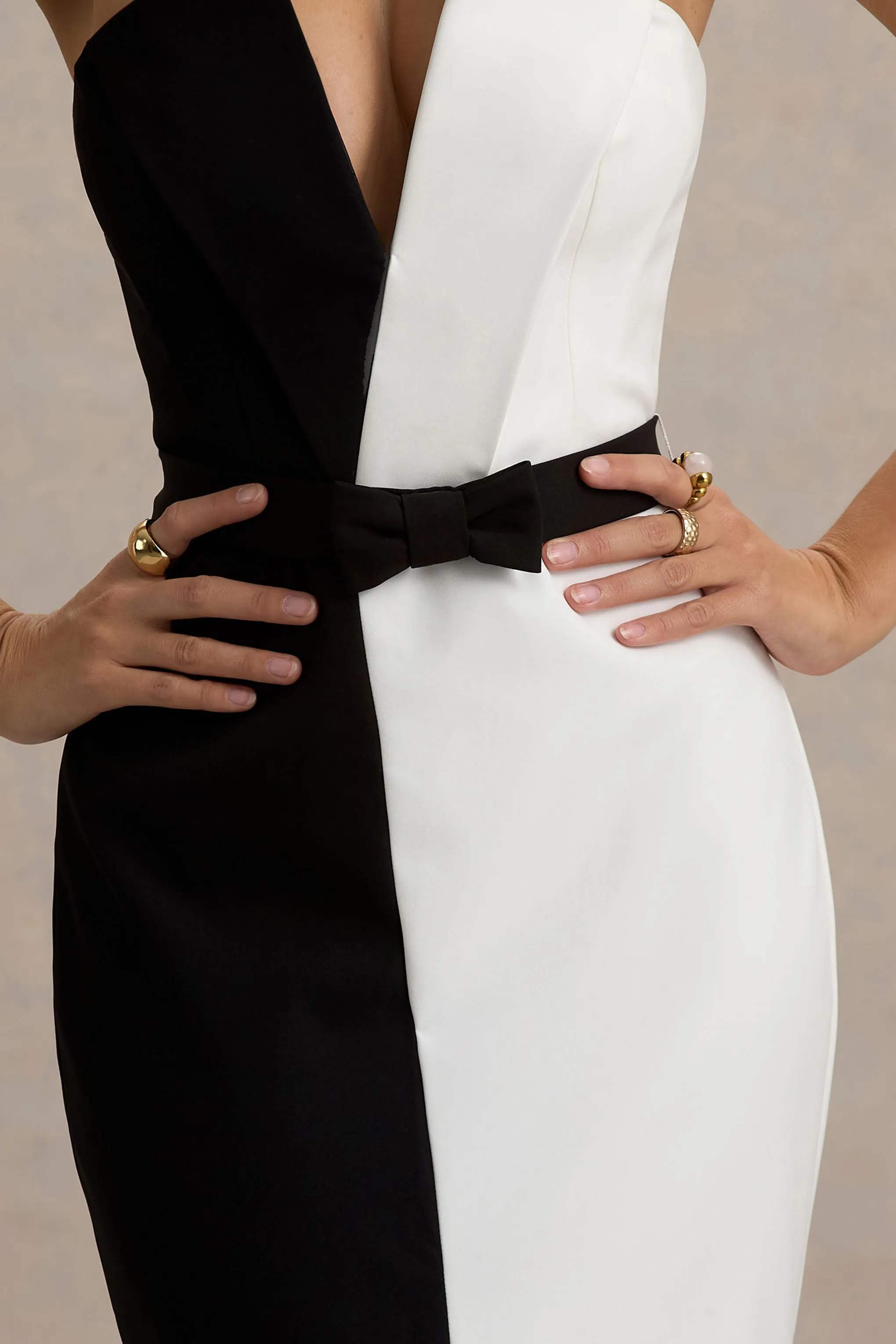 Beatrice | Black & White Plunge Bandeau Maxi Dress With High-Leg Split Club L London