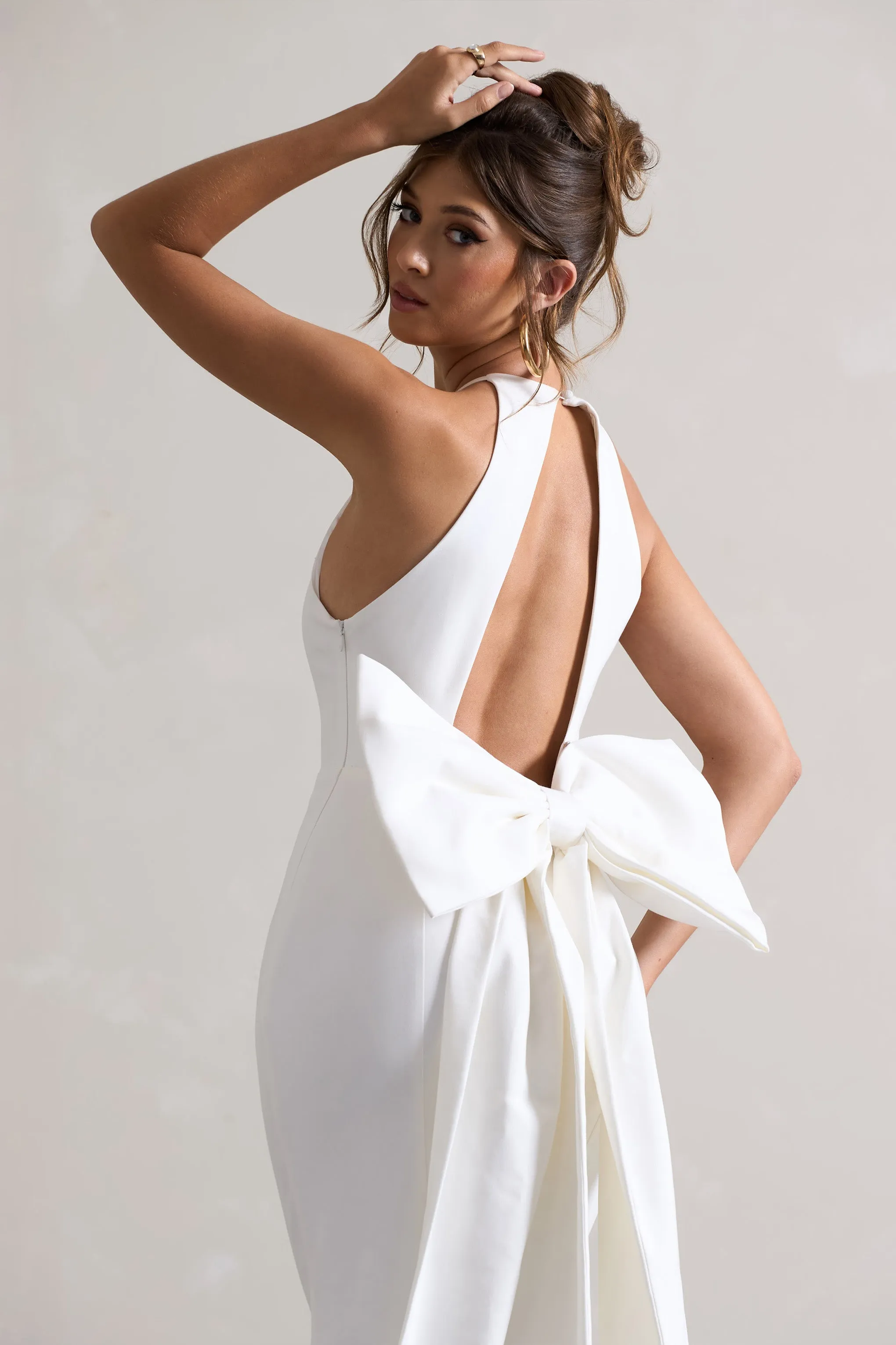 Bestow | White Open-Back Maxi Dress With Oversized White Bow Club L London
