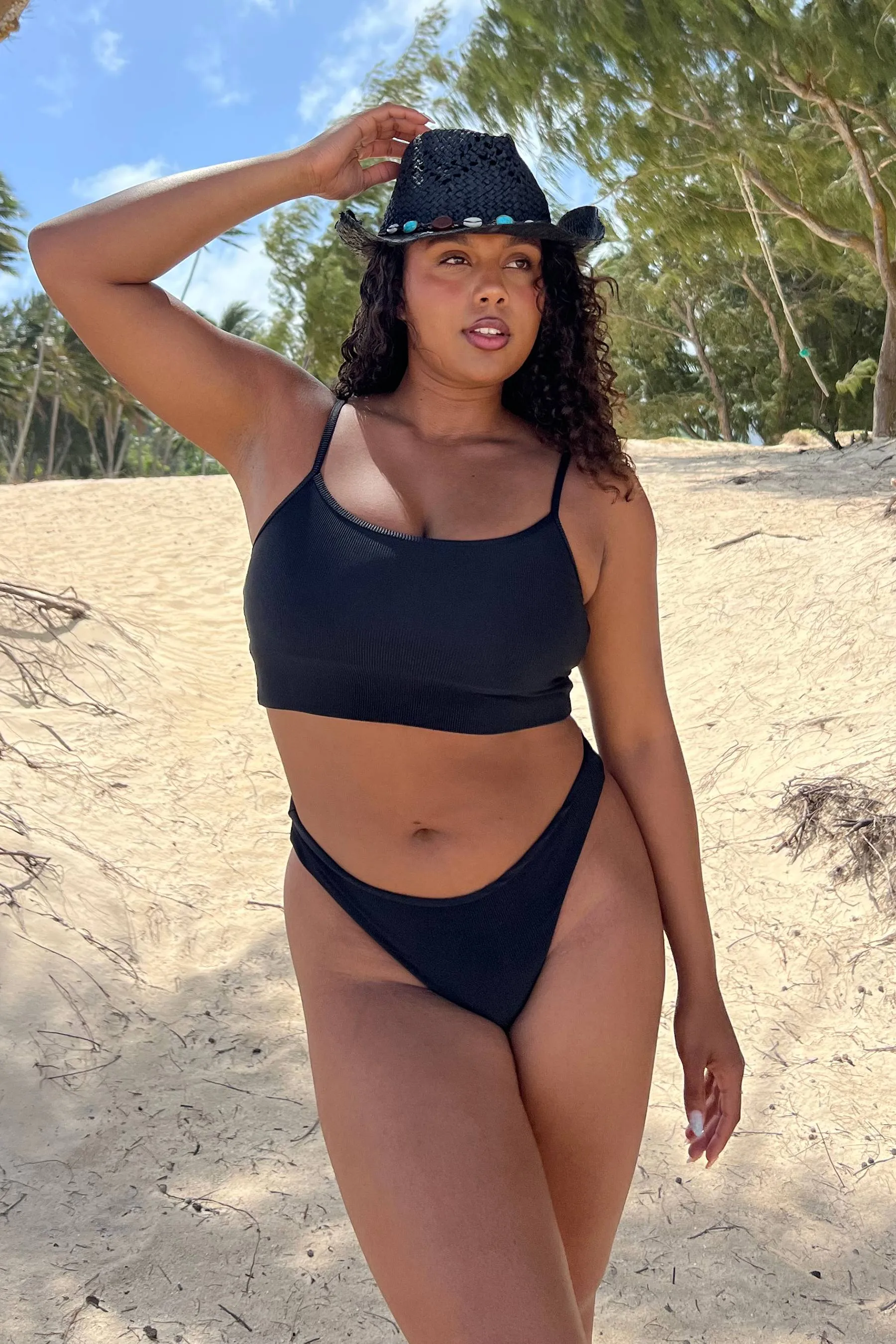 Elara Top Black Beach Riot