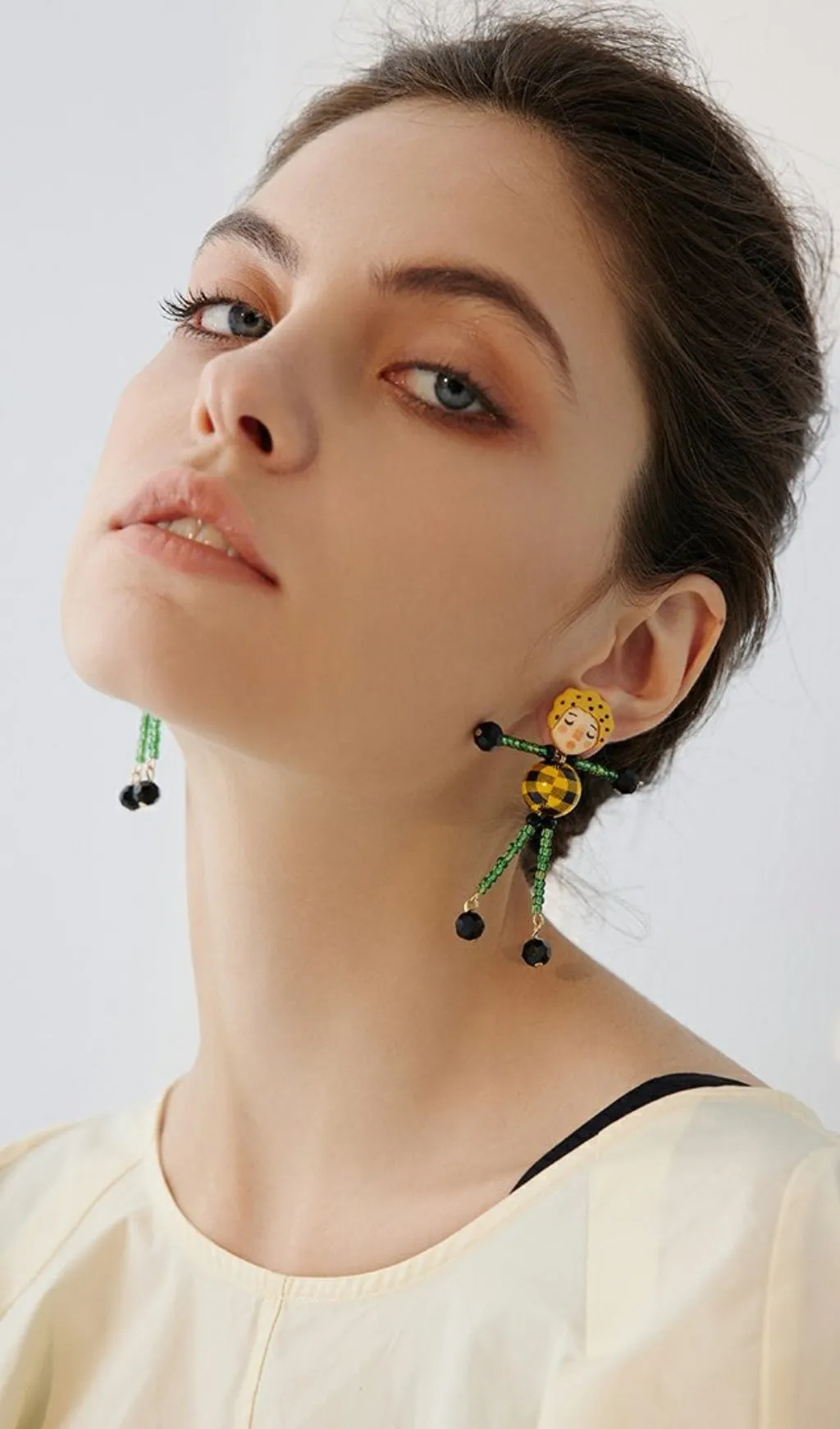 Green dolls beaded earrings Gloria Lanvin