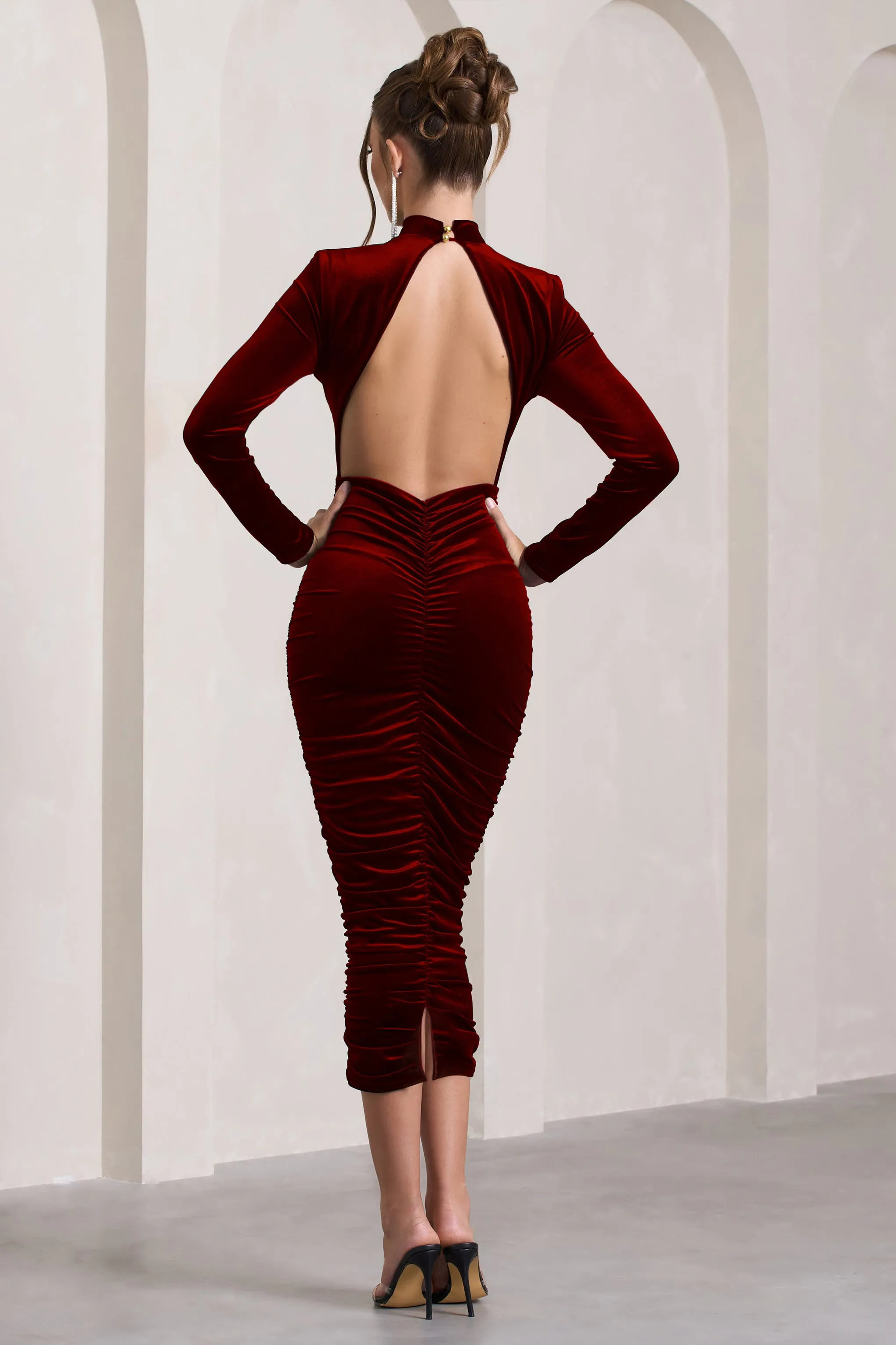 Joanna | Berry Velvet High-Neck Backless Midi Dress Club L London