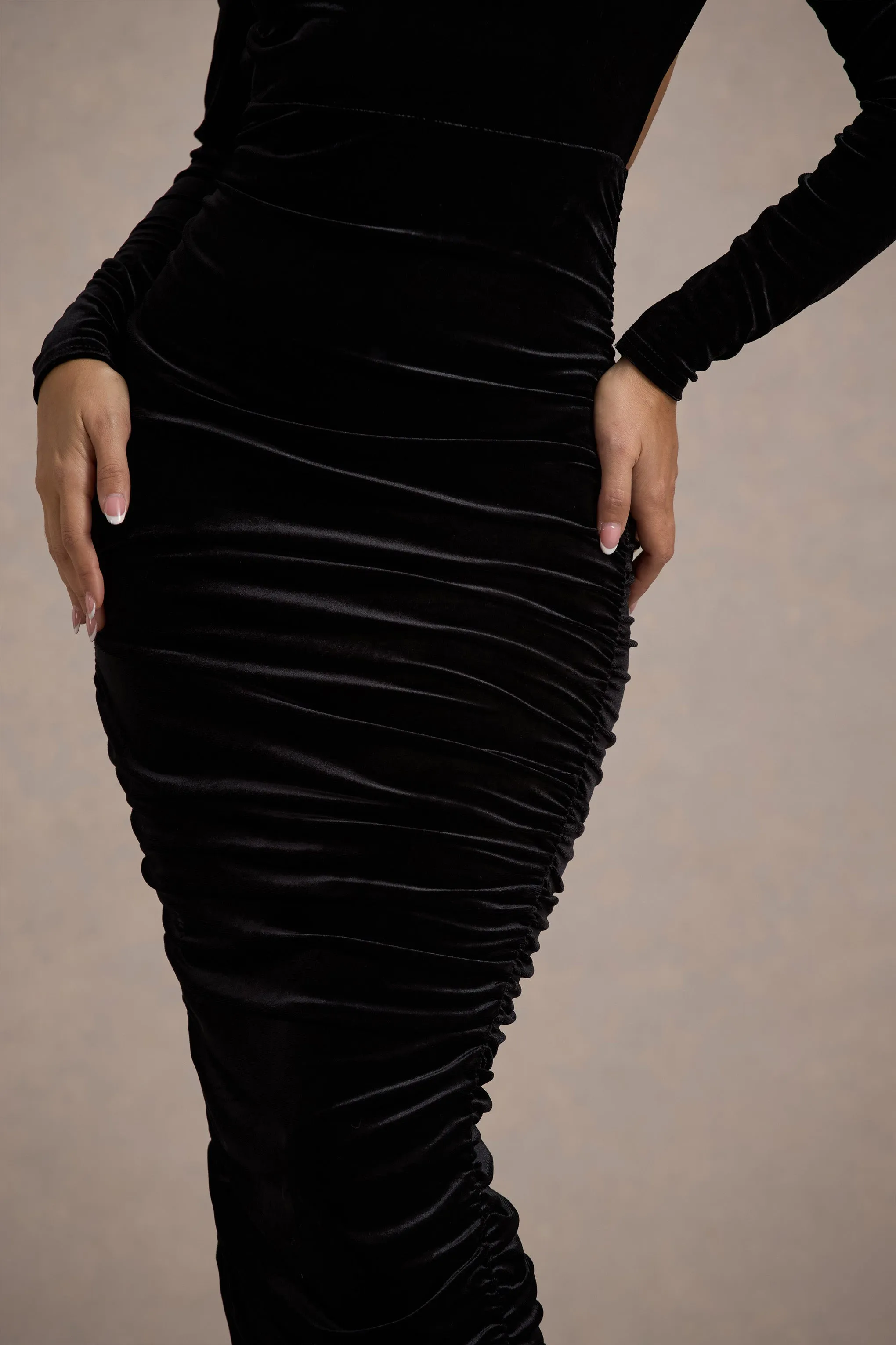 Joanna | Black Velvet High-Neck Backless Midi Dress Club L London