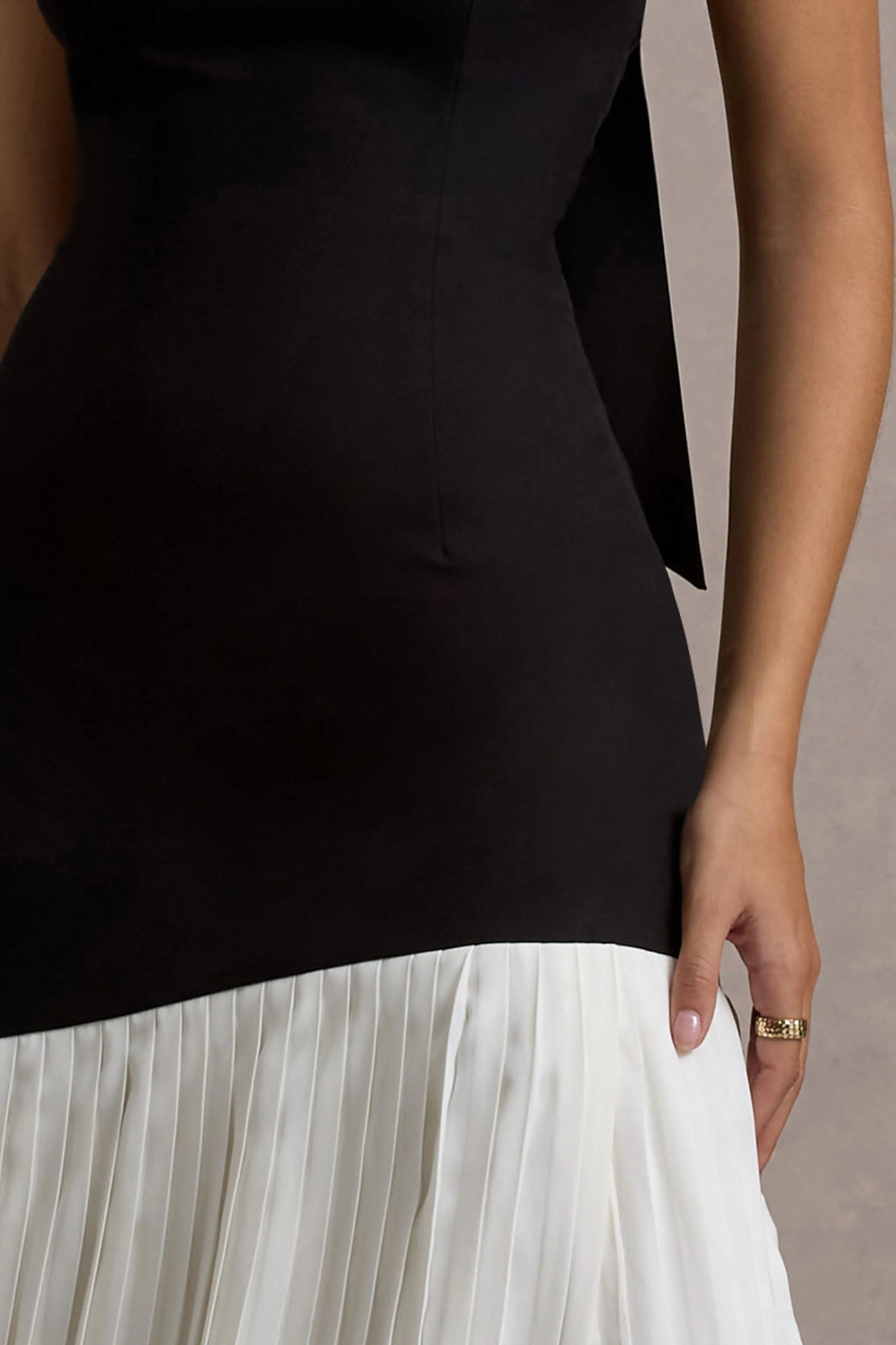 Khai | Black & White Halter-Neck Maxi Dress With Plisse Skirt Club L London