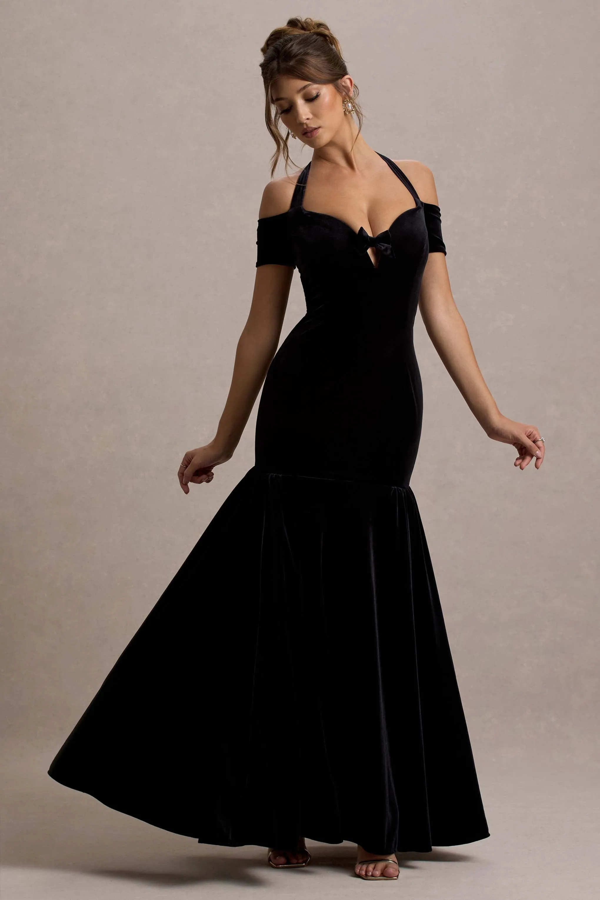 Nominee | Black Velvet Halter-Neck Maxi Dress Club L London