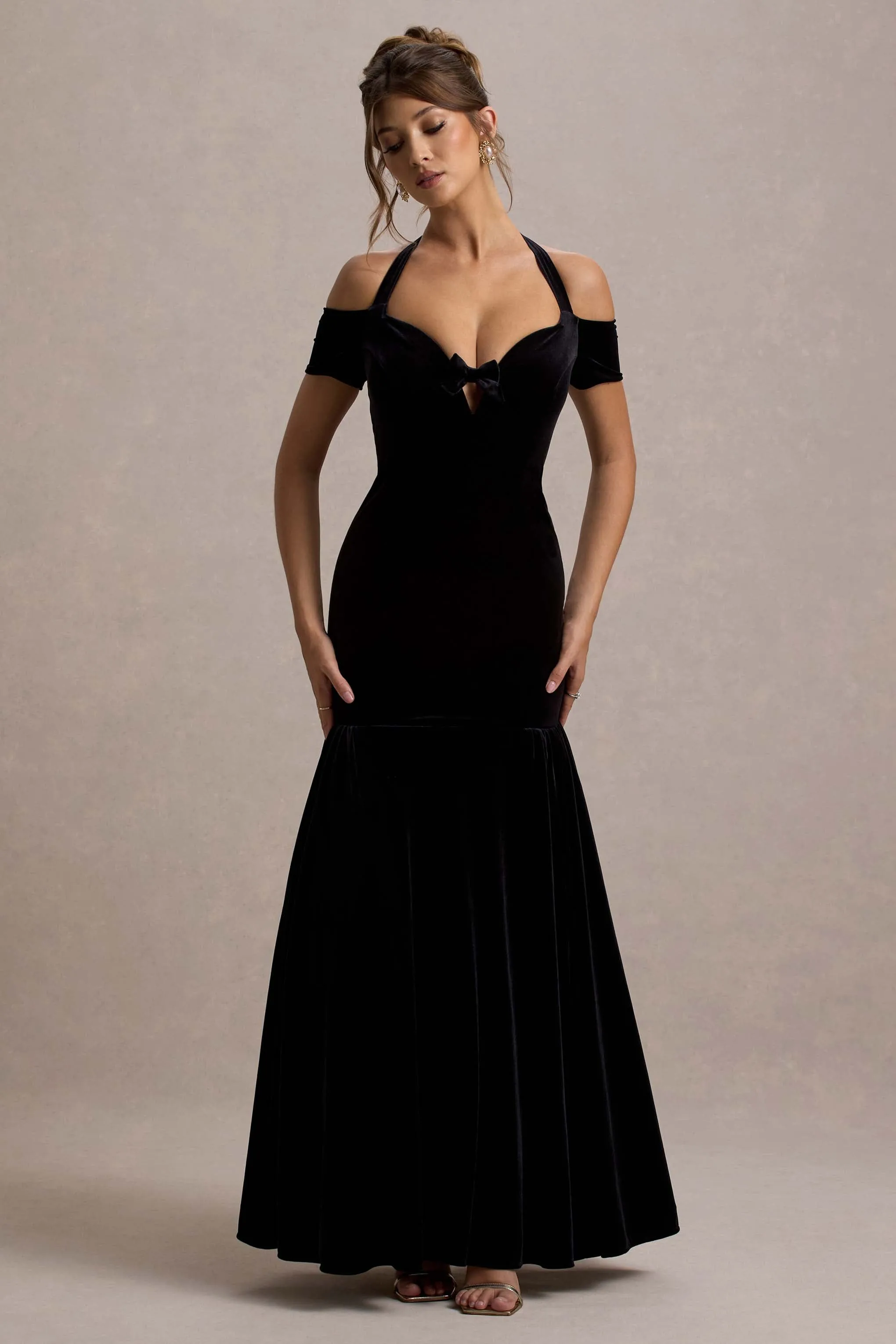 Nominee | Black Velvet Halter-Neck Maxi Dress Club L London