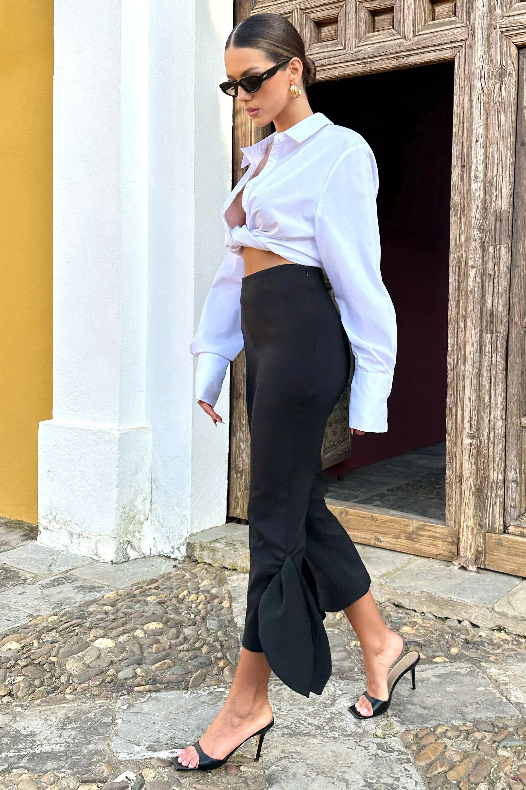 On Stage | Black Cropped Capri Pants With Knot Detail Club L London