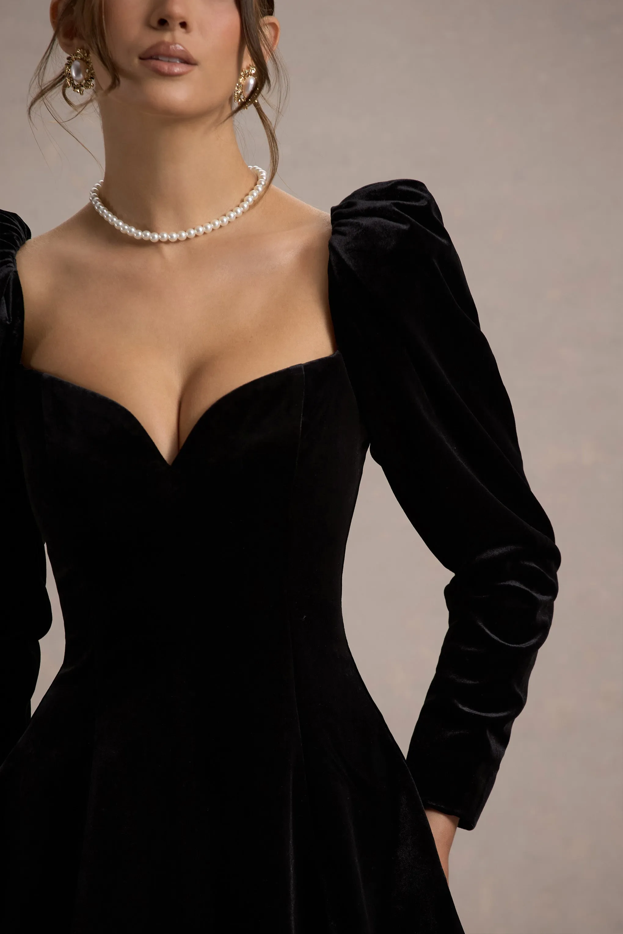 Shirley | Black Velvet Sweetheart Puff-Sleeve Mini Dress Club L London